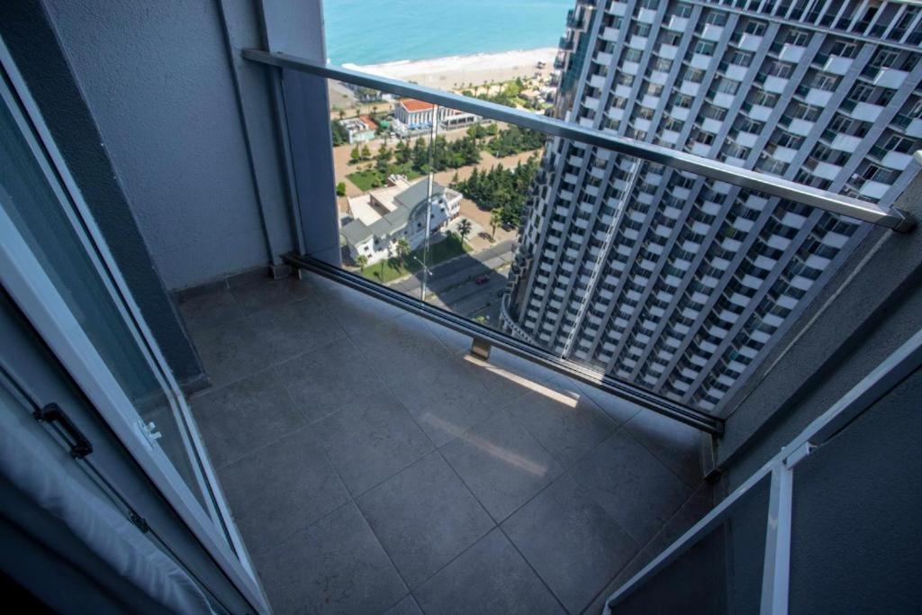 Luxury Apartments Батуми Екстериор снимка
