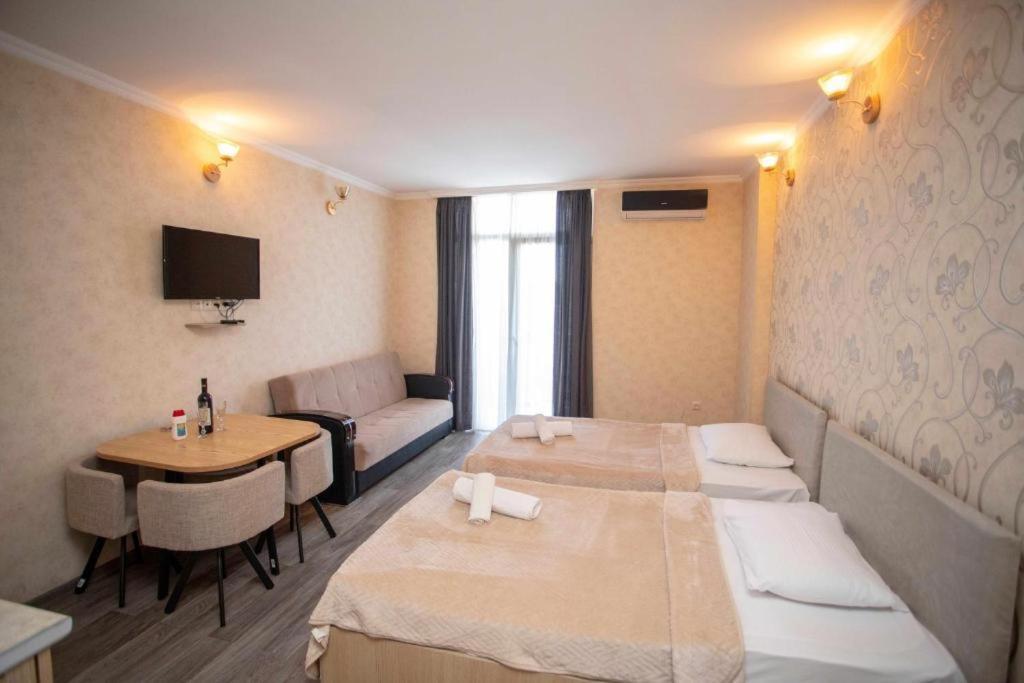 Luxury Apartments Батуми Екстериор снимка
