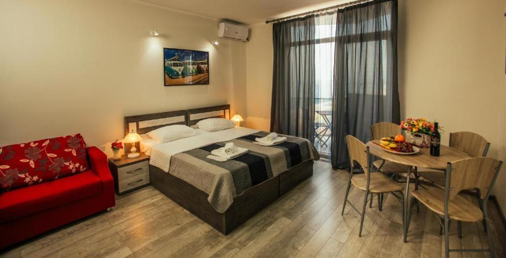Luxury Apartments Батуми Екстериор снимка