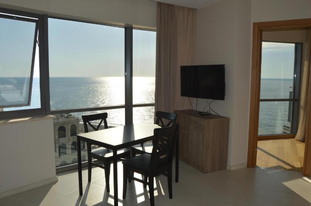 Luxury Apartments Батуми Екстериор снимка