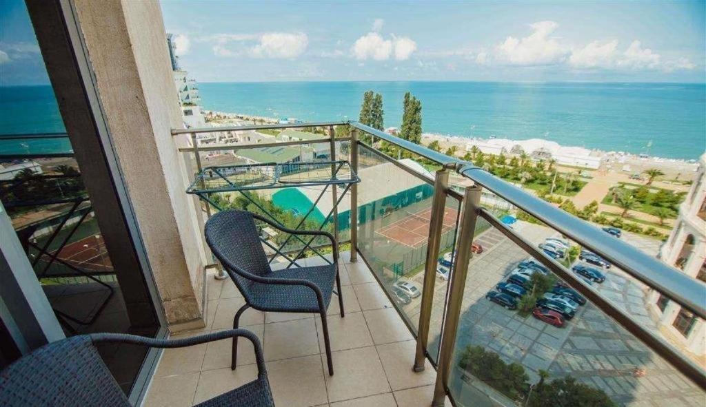 Luxury Apartments Батуми Екстериор снимка