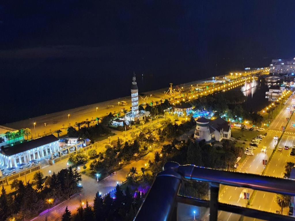 Luxury Apartments Батуми Екстериор снимка