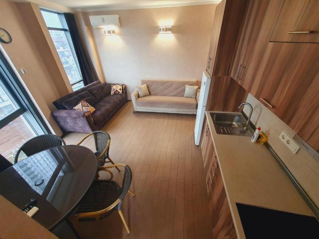 Luxury Apartments Батуми Екстериор снимка