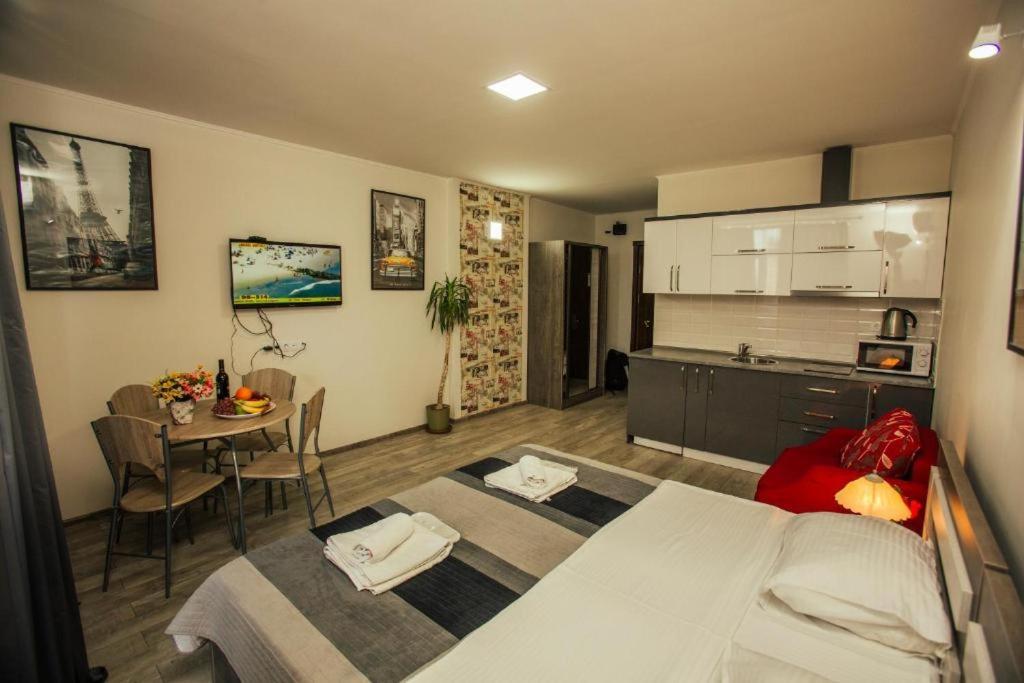 Luxury Apartments Батуми Екстериор снимка