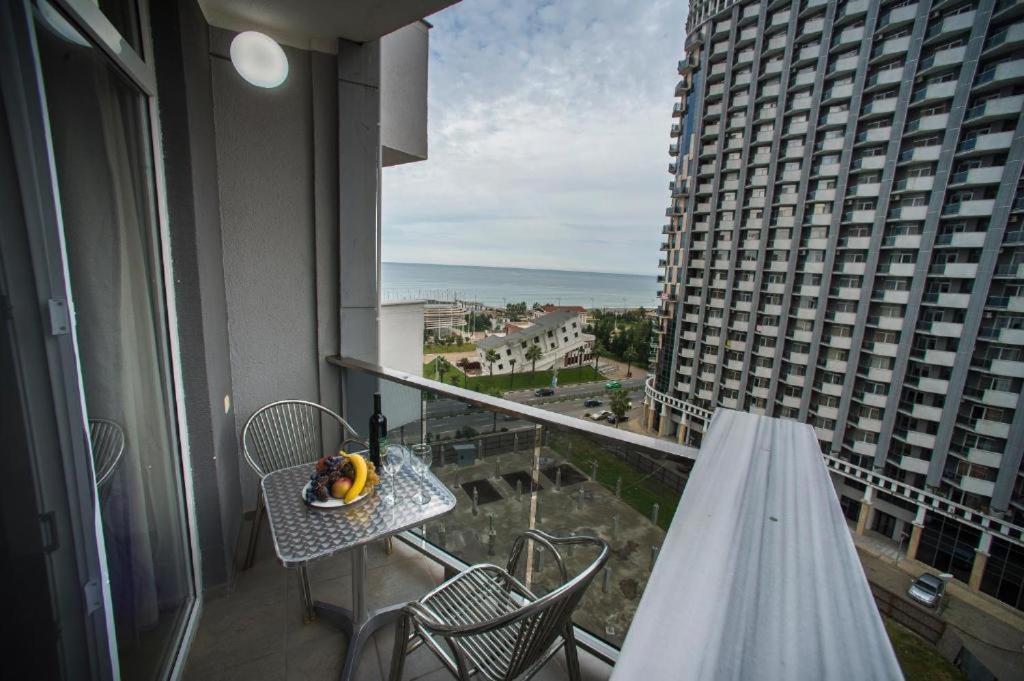 Luxury Apartments Батуми Екстериор снимка