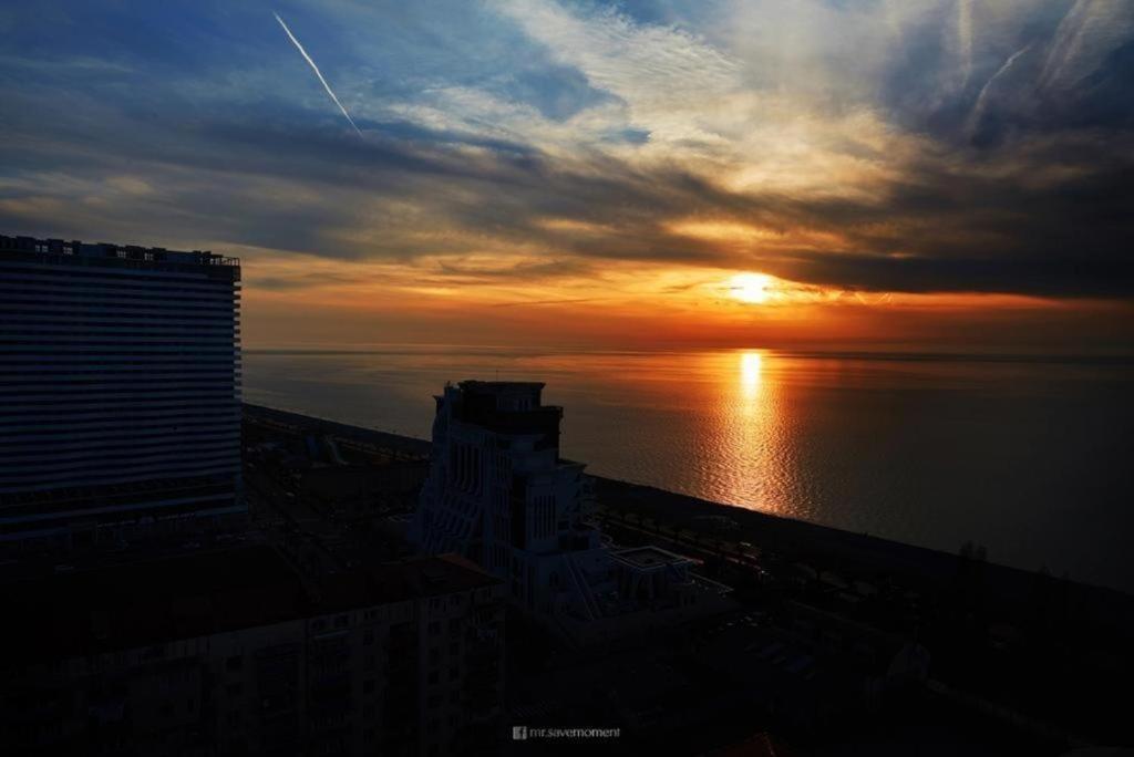 Luxury Apartments Батуми Екстериор снимка