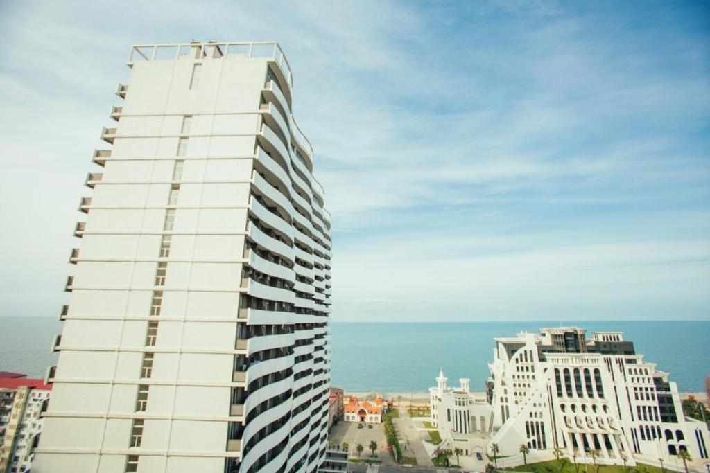 Luxury Apartments Батуми Екстериор снимка