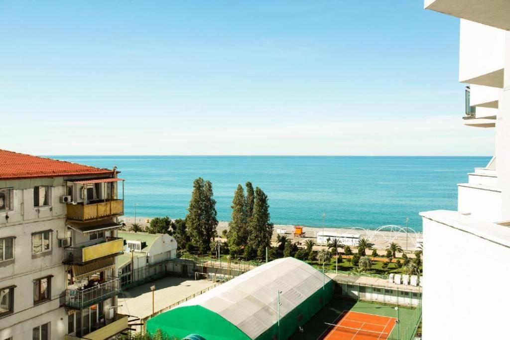 Luxury Apartments Батуми Екстериор снимка
