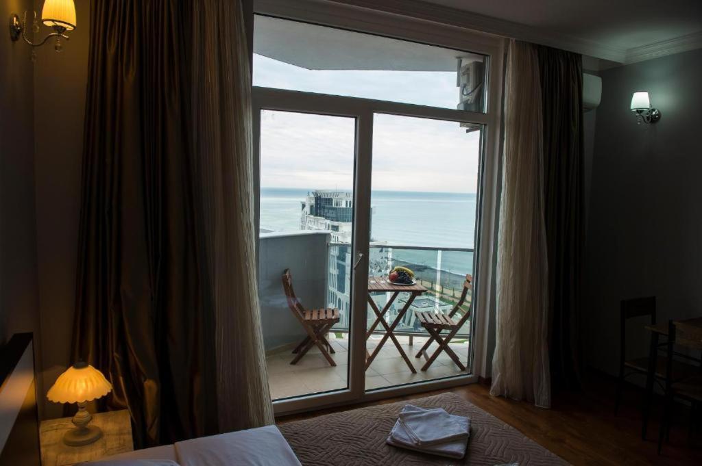 Luxury Apartments Батуми Екстериор снимка