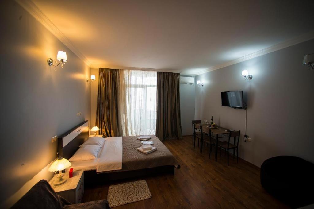 Luxury Apartments Батуми Екстериор снимка