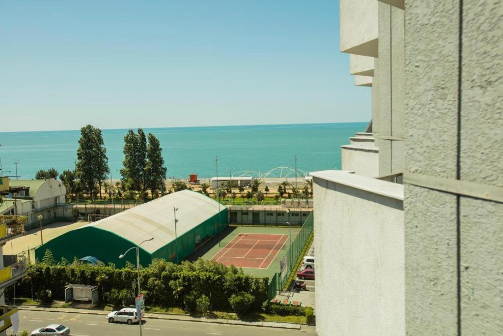 Luxury Apartments Батуми Екстериор снимка