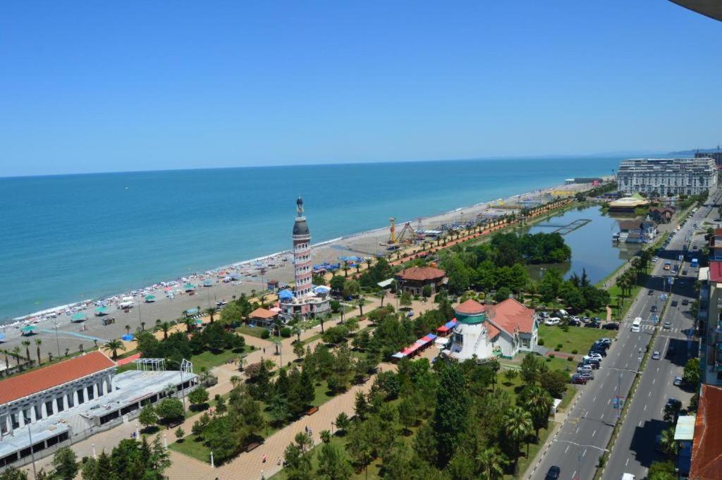 Luxury Apartments Батуми Екстериор снимка
