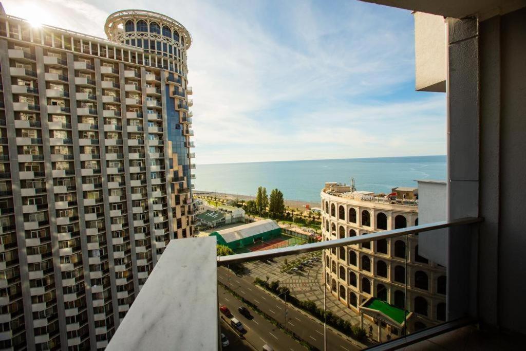 Luxury Apartments Батуми Екстериор снимка
