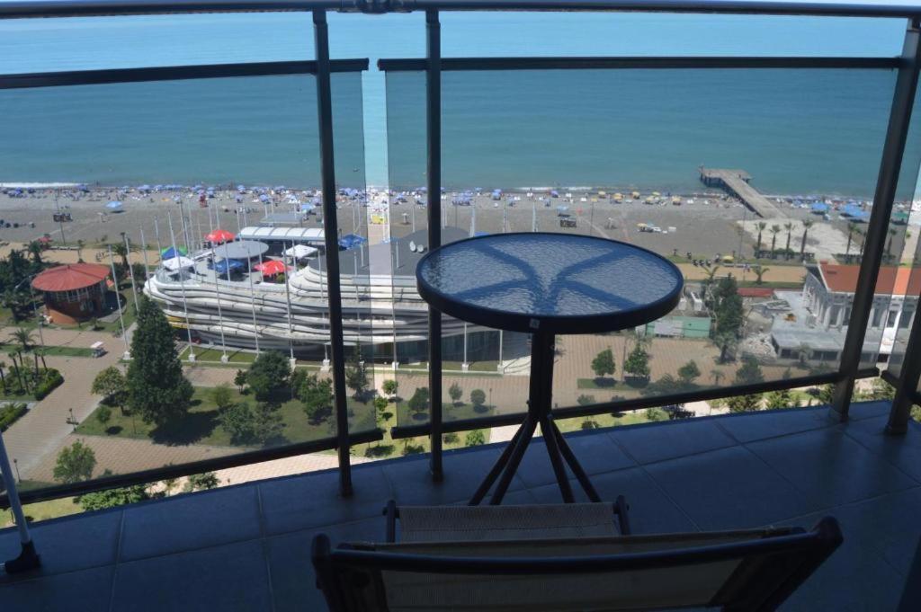 Luxury Apartments Батуми Екстериор снимка