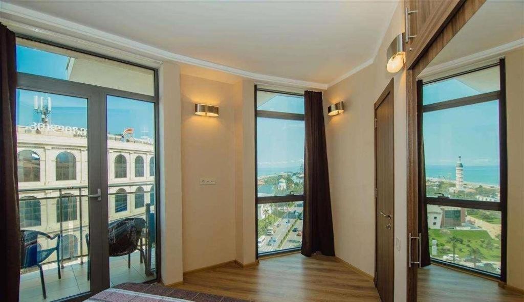 Luxury Apartments Батуми Екстериор снимка