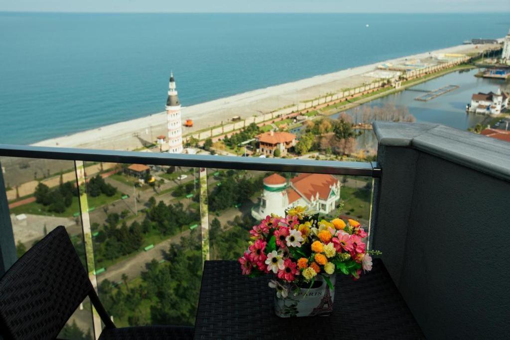Luxury Apartments Батуми Екстериор снимка